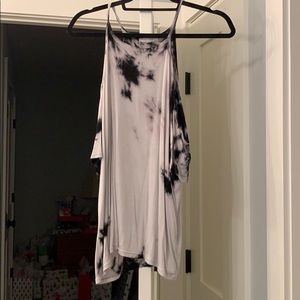 shoulder cut soft shirt